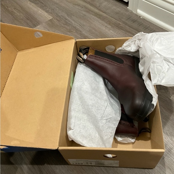 Blundstone BL 1352 Chelsea Shiraz Leather Boots - Picture 10 of 13